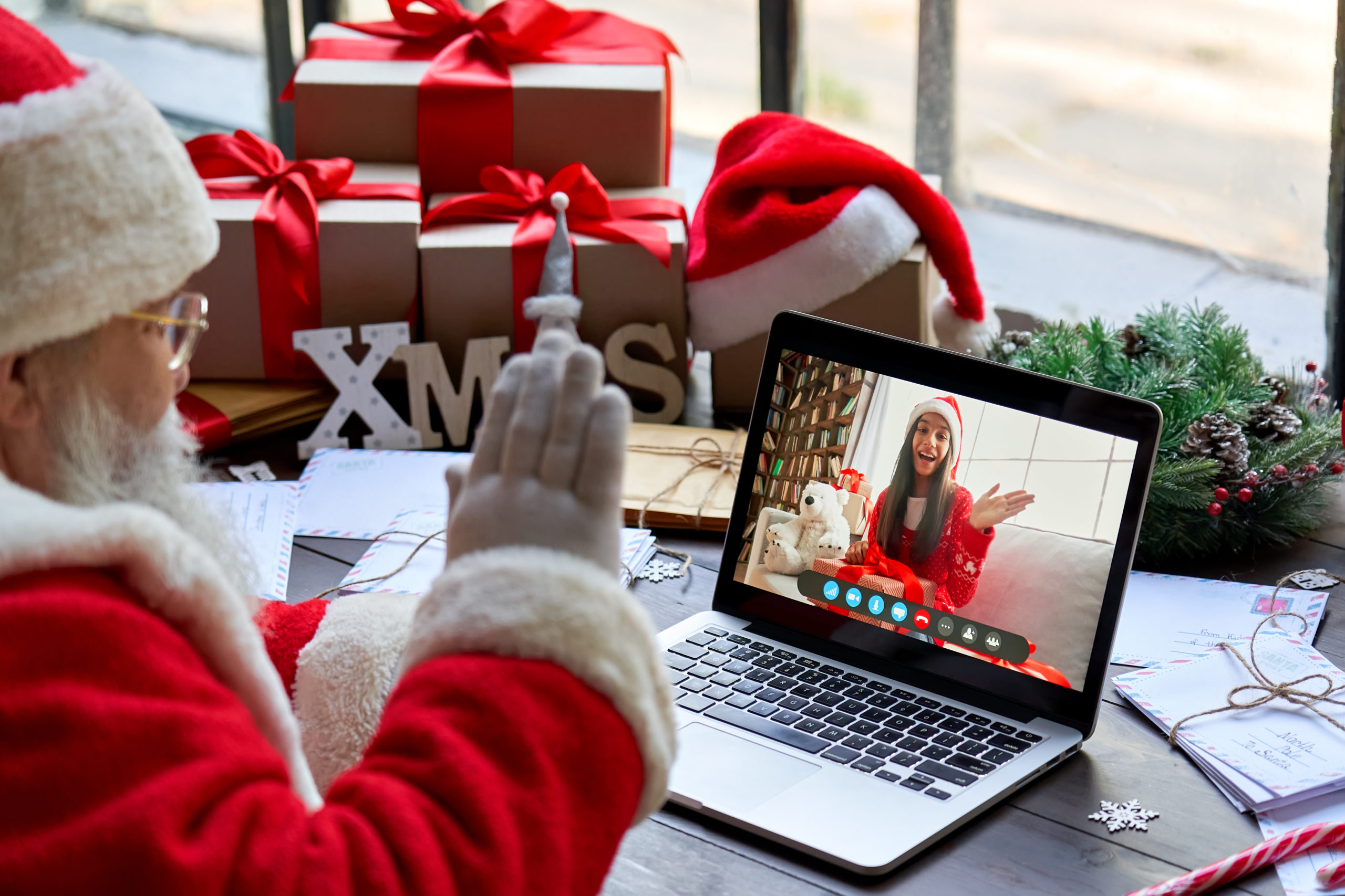 Online Christmas Catalogs Deliver Great Shopping Benefits